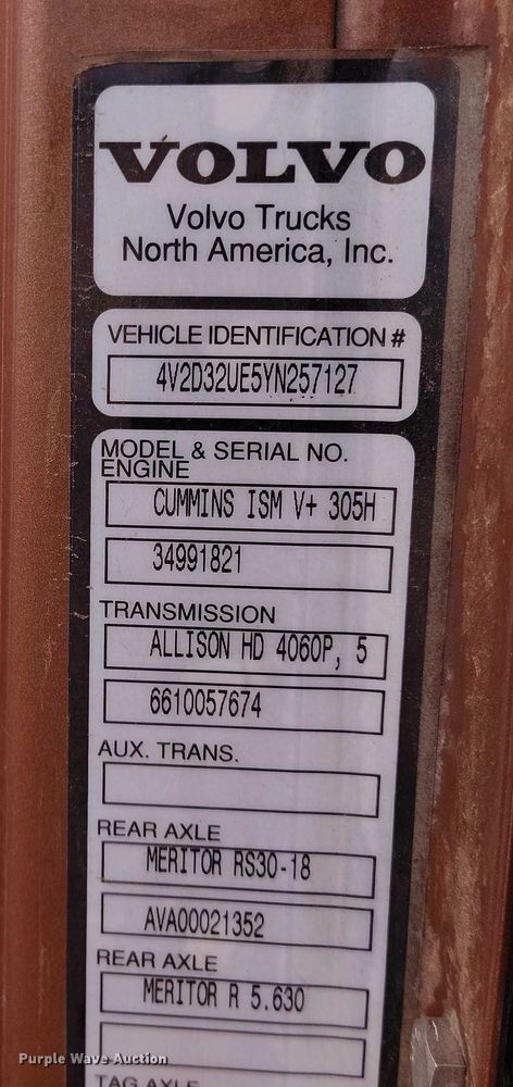 image for item DT0952 2000 Volvo WX refuse truck