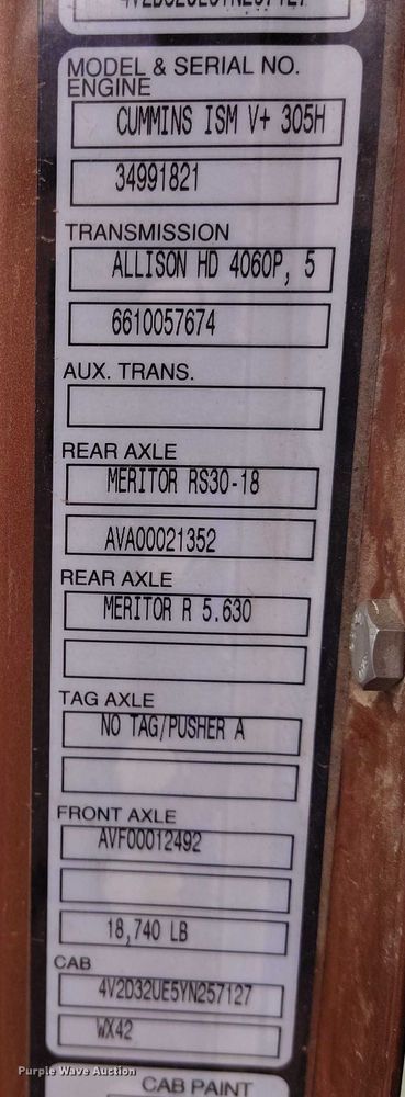 image for item DT0952 2000 Volvo WX refuse truck