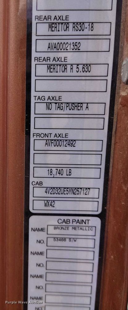 image for item DT0952 2000 Volvo WX refuse truck