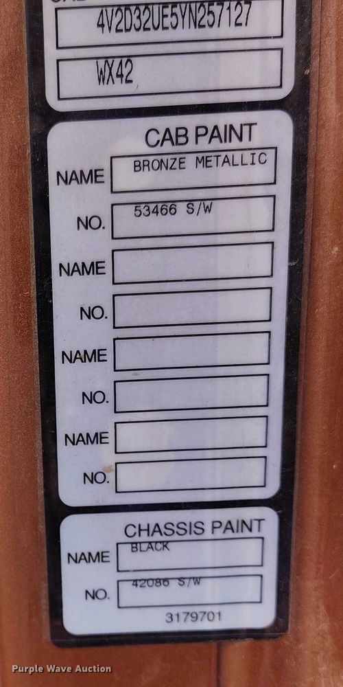 image for item DT0952 2000 Volvo WX refuse truck