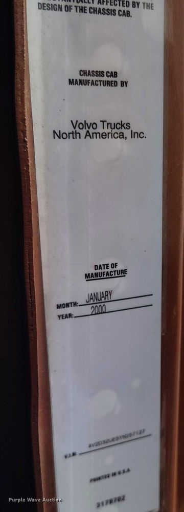 image for item DT0952 2000 Volvo WX refuse truck