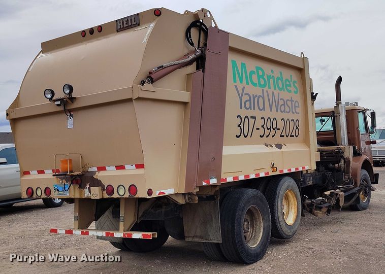 image for item DT0953 2000 Volvo WX refuse truck