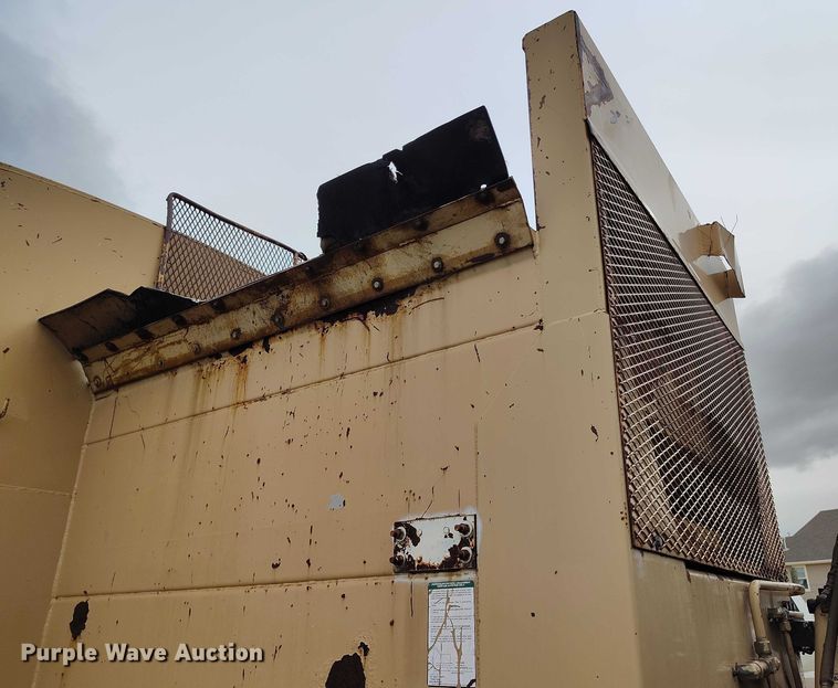 image for item DT0953 2000 Volvo WX refuse truck