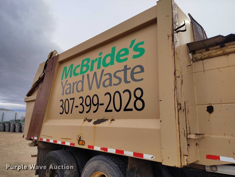 image for item DT0953 2000 Volvo WX refuse truck