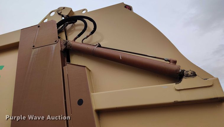 image for item DT0953 2000 Volvo WX refuse truck