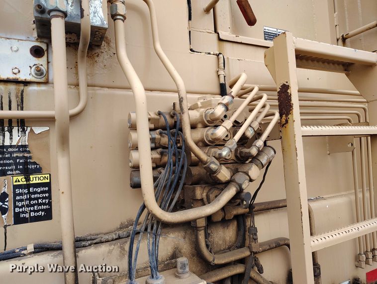 image for item DT0953 2000 Volvo WX refuse truck