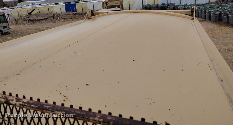 image for item DT0953 2000 Volvo WX refuse truck