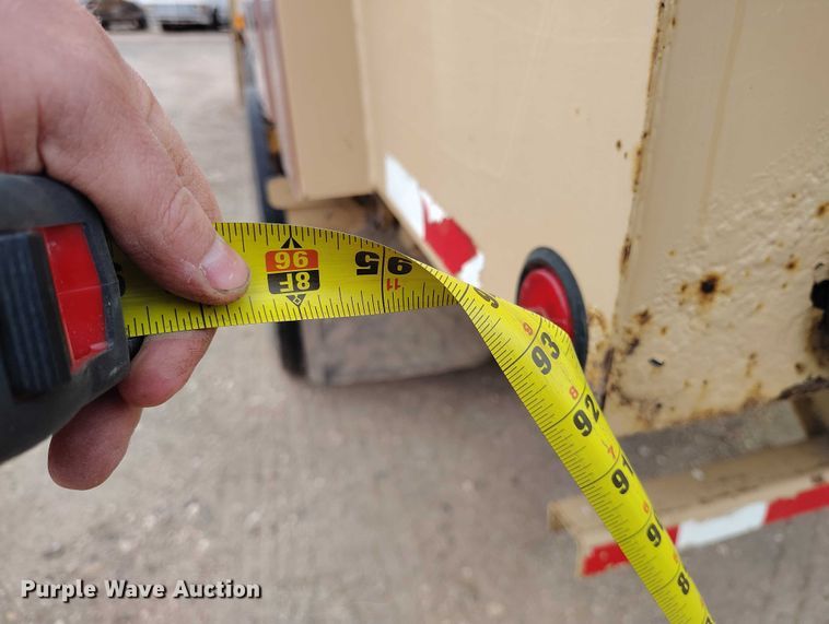 image for item DT0953 2000 Volvo WX refuse truck