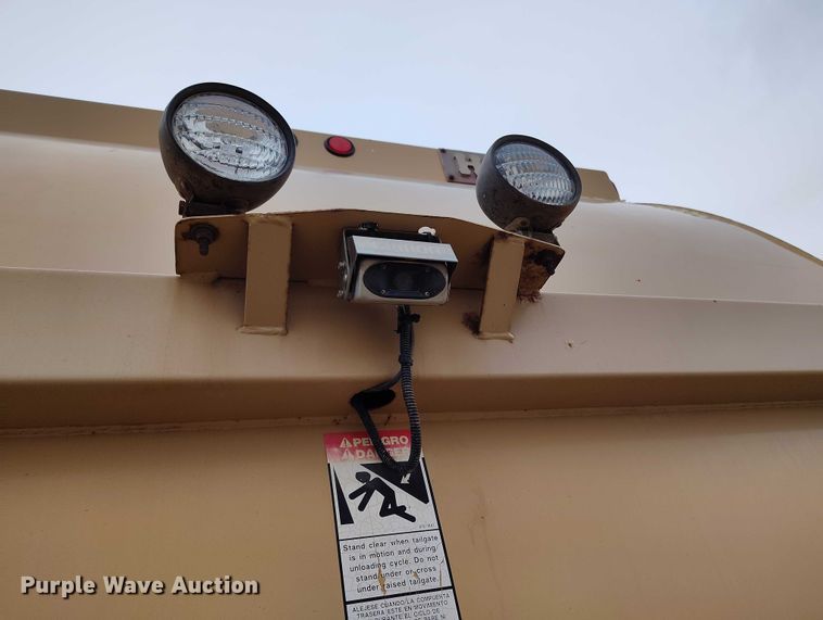 image for item DT0953 2000 Volvo WX refuse truck