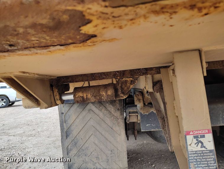 image for item DT0953 2000 Volvo WX refuse truck