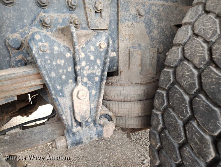 image for item DT0953 2000 Volvo WX refuse truck