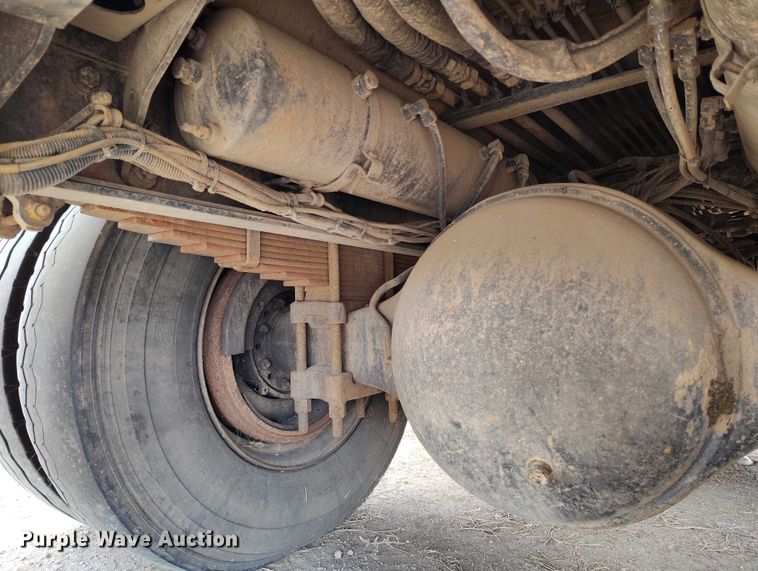 image for item DT0953 2000 Volvo WX refuse truck