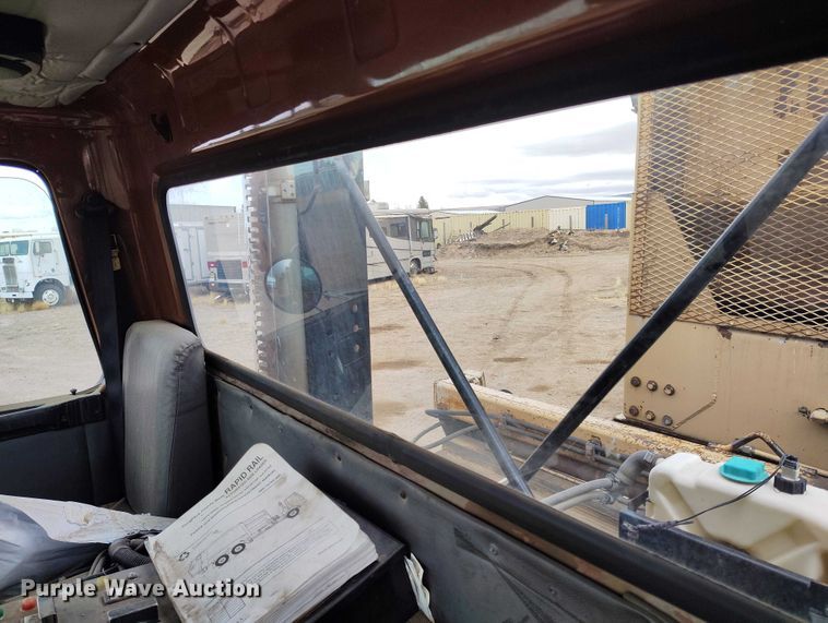 image for item DT0953 2000 Volvo WX refuse truck