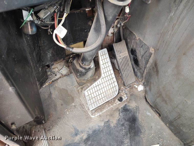 image for item DT0953 2000 Volvo WX refuse truck