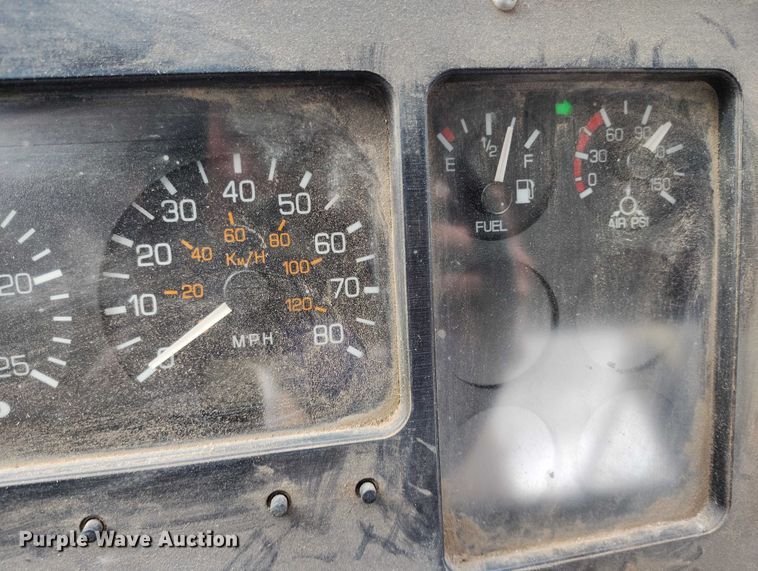 image for item DT0953 2000 Volvo WX refuse truck