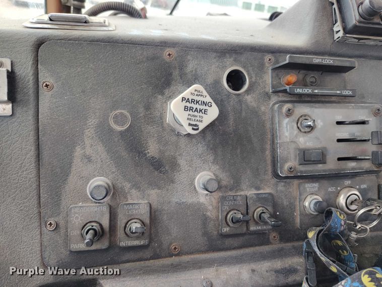 image for item DT0953 2000 Volvo WX refuse truck