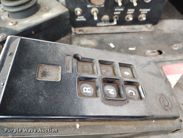 image for item DT0953 2000 Volvo WX refuse truck