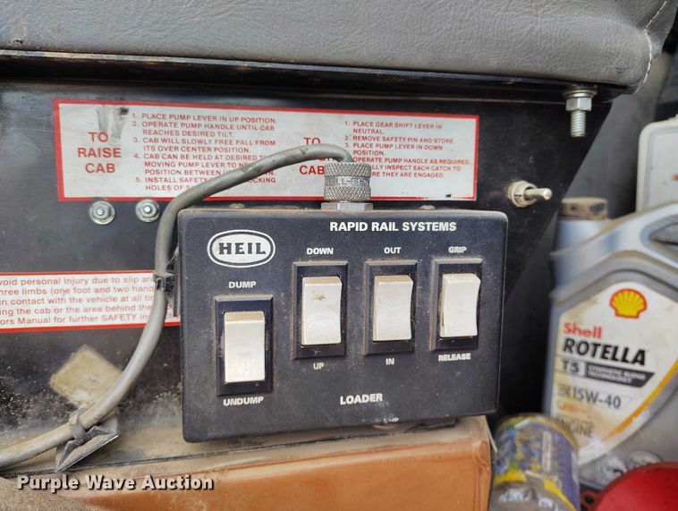 image for item DT0953 2000 Volvo WX refuse truck