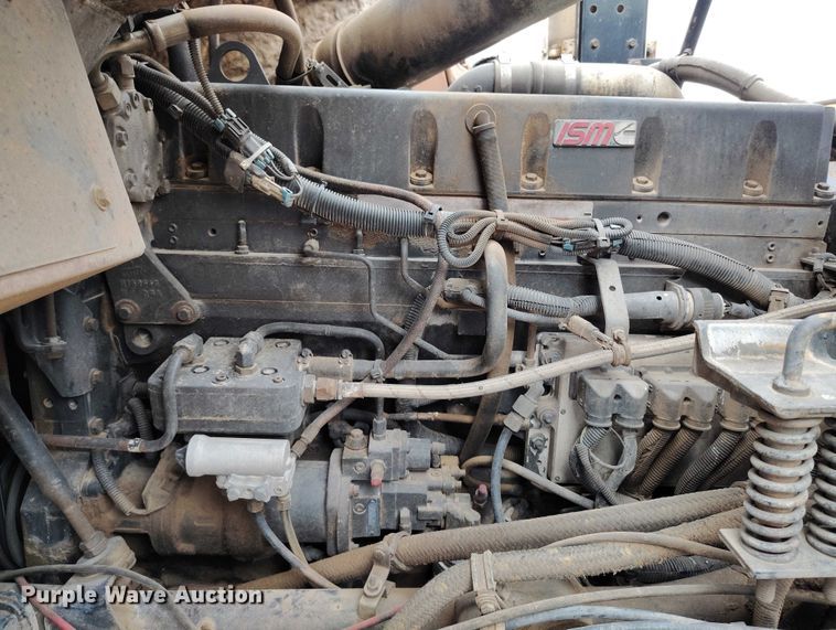 image for item DT0953 2000 Volvo WX refuse truck