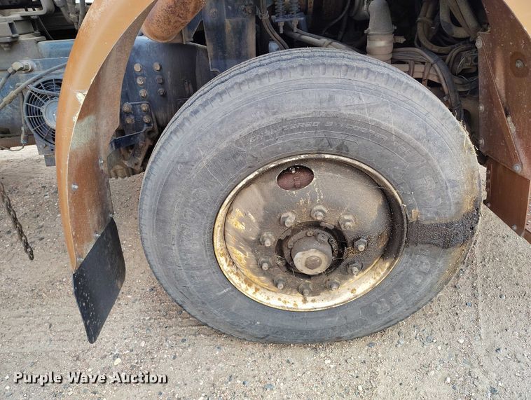 image for item DT0953 2000 Volvo WX refuse truck