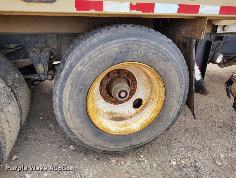 image for item DT0953 2000 Volvo WX refuse truck