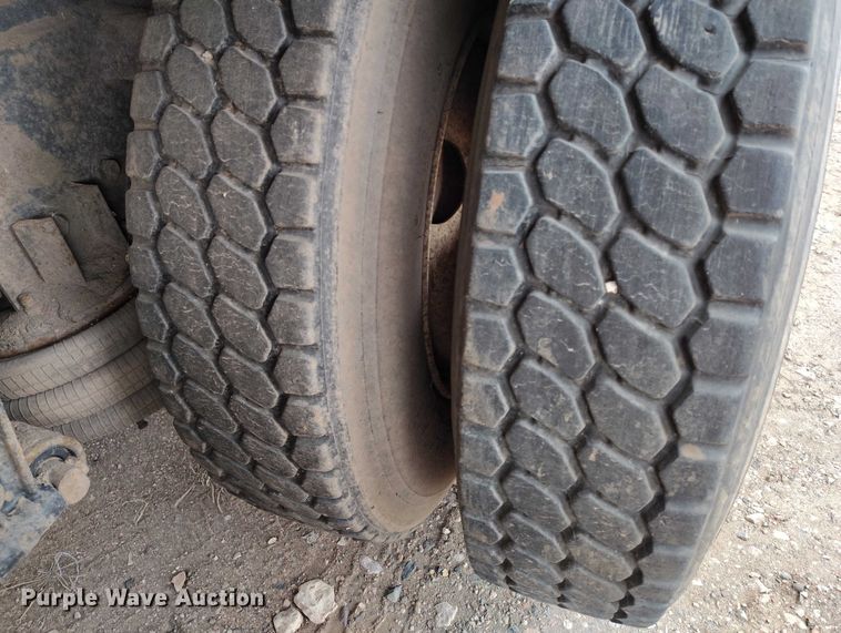 image for item DT0953 2000 Volvo WX refuse truck