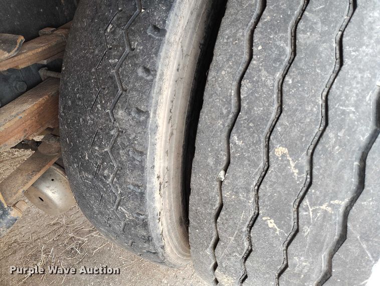 image for item DT0953 2000 Volvo WX refuse truck