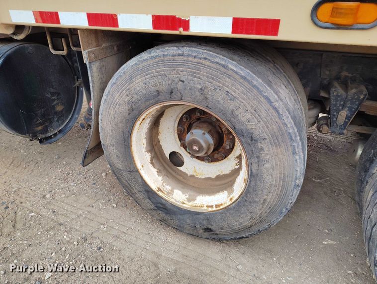 image for item DT0953 2000 Volvo WX refuse truck