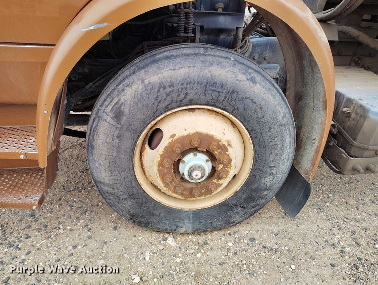 image for item DT0953 2000 Volvo WX refuse truck