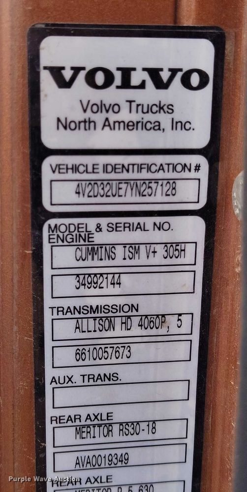 image for item DT0953 2000 Volvo WX refuse truck