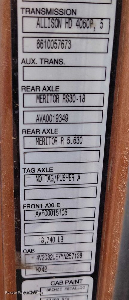 image for item DT0953 2000 Volvo WX refuse truck