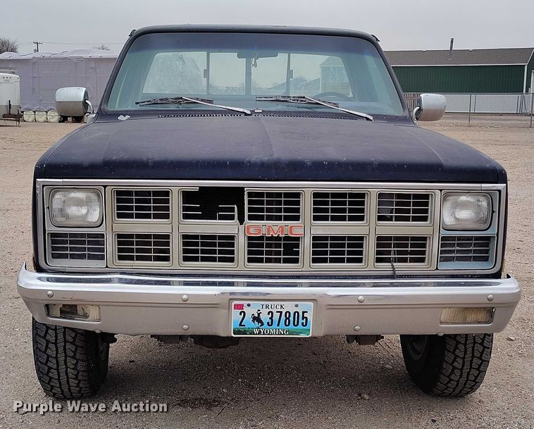 image for item DT0956 1982 GMC K10 pickup truck