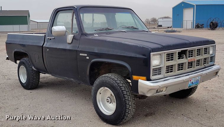 image for item DT0956 1982 GMC K10 pickup truck