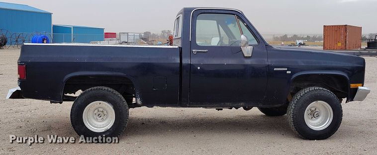 image for item DT0956 1982 GMC K10 pickup truck