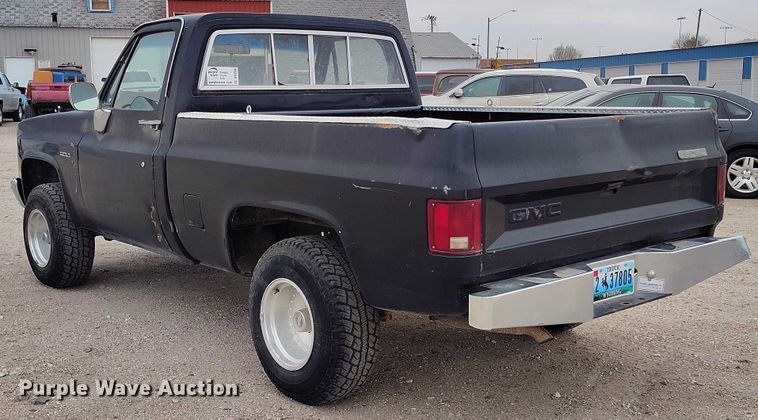 image for item DT0956 1982 GMC K10 pickup truck