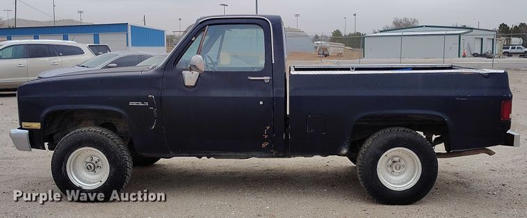 image for item DT0956 1982 GMC K10 pickup truck