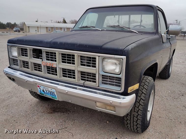 image for item DT0956 1982 GMC K10 pickup truck