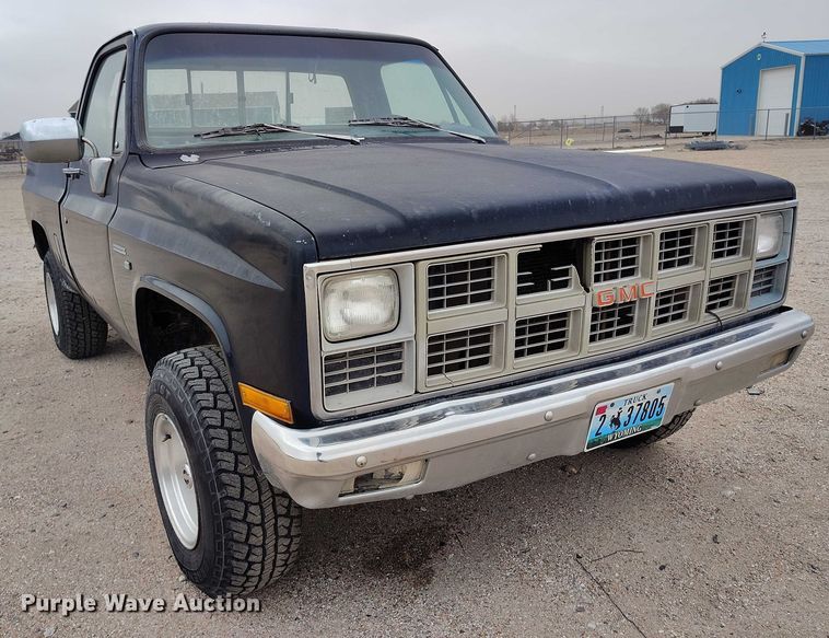 image for item DT0956 1982 GMC K10 pickup truck