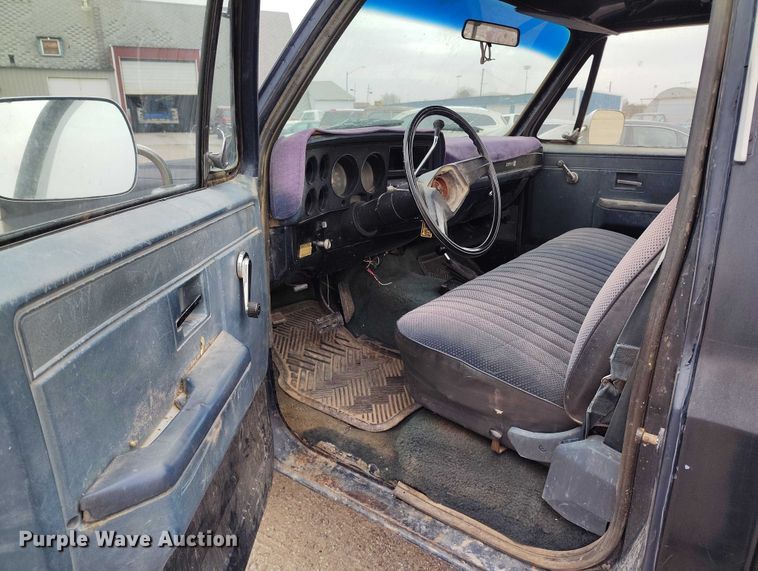 image for item DT0956 1982 GMC K10 pickup truck