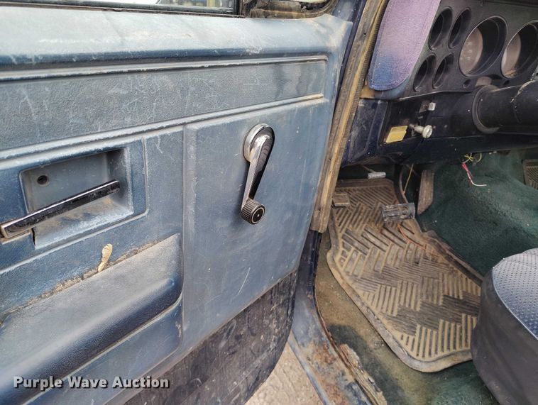 image for item DT0956 1982 GMC K10 pickup truck