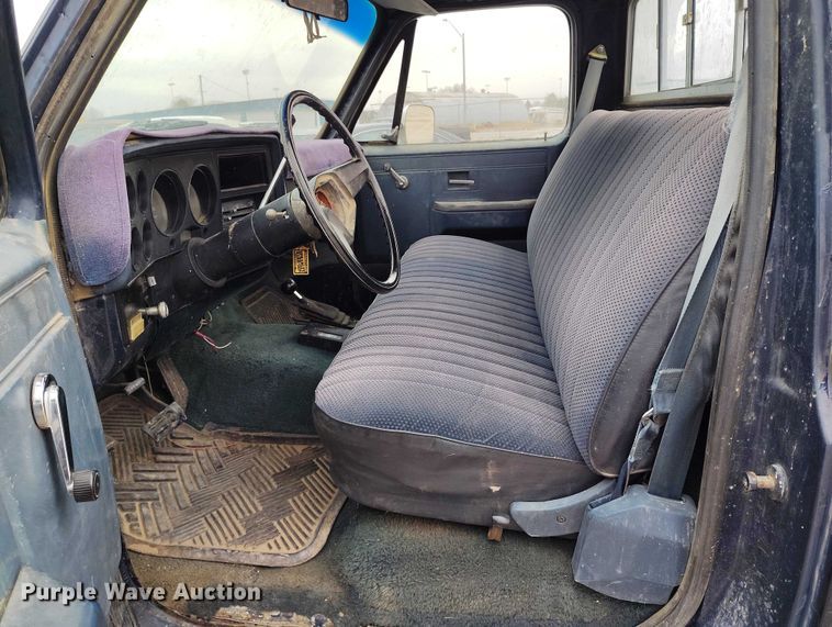 image for item DT0956 1982 GMC K10 pickup truck