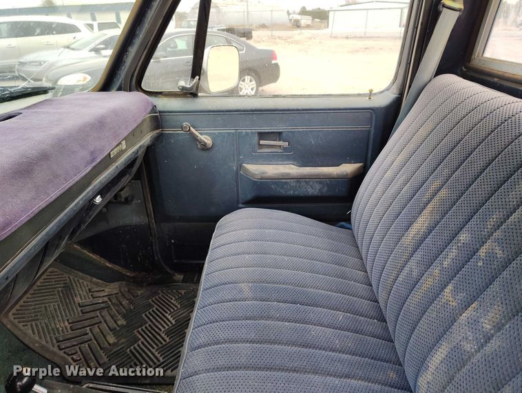 image for item DT0956 1982 GMC K10 pickup truck