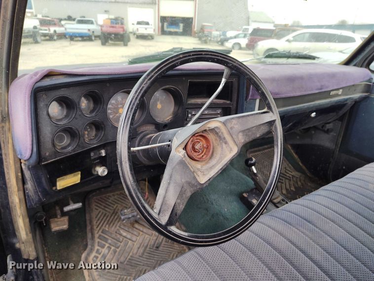 image for item DT0956 1982 GMC K10 pickup truck