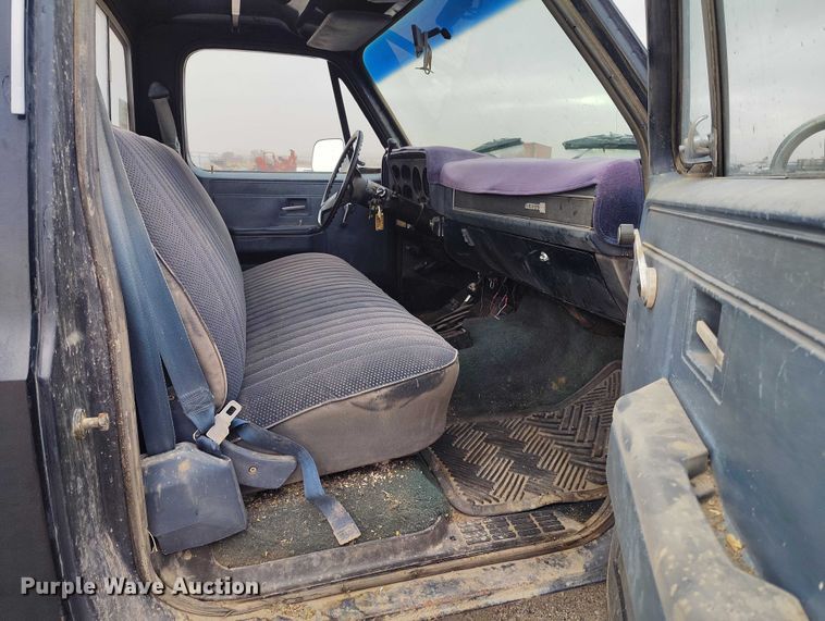 image for item DT0956 1982 GMC K10 pickup truck