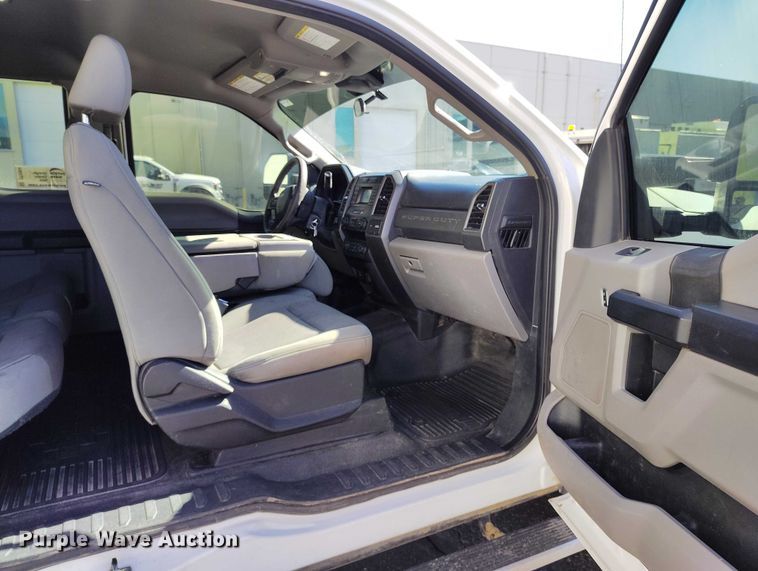 image for item DT0964 2020 Ford F250 Super Duty Ext. Cab pickup truck