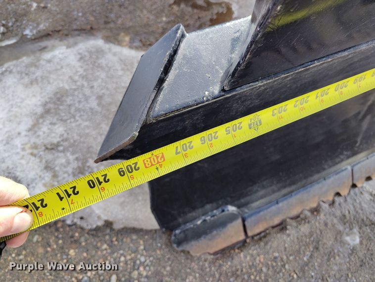 image for item DT0976 2000 Pisten Bully 300 W trail groomer