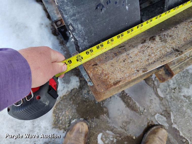 image for item DT0976 2000 Pisten Bully 300 W trail groomer