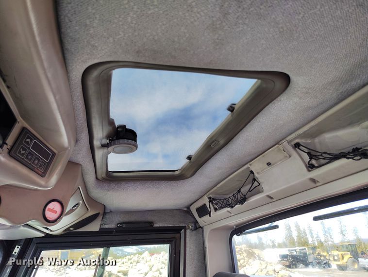 image for item DT0976 2000 Pisten Bully 300 W trail groomer