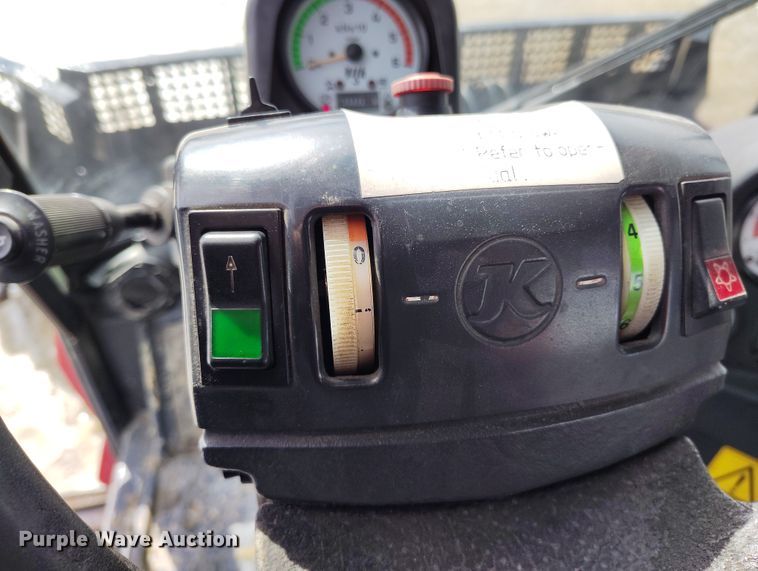 image for item DT0976 2000 Pisten Bully 300 W trail groomer