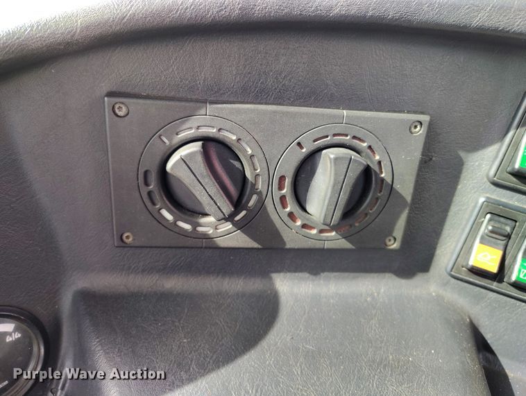 image for item DT0976 2000 Pisten Bully 300 W trail groomer